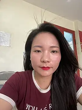 Bee Yellow00 online show from 06-20-26, 04:26