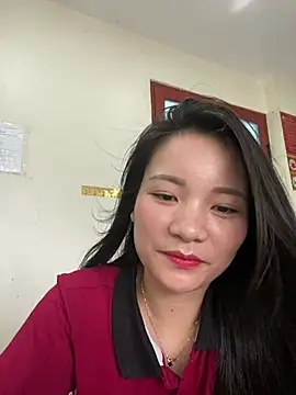 Bee Yellow00 online show from 06-30-26, 04:24