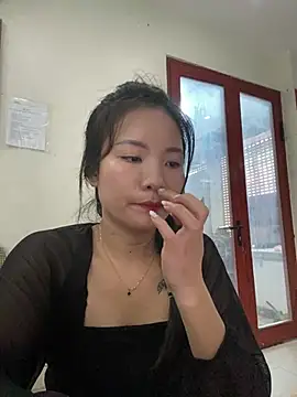 Bee Yellow00 online show from 07-20-26, 04:27
