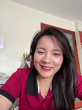 Bee Yellow00 online show from 07-31-26, 03:50
