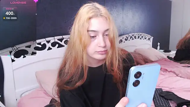 LilytLuu online show from 10-31-25, 04:08