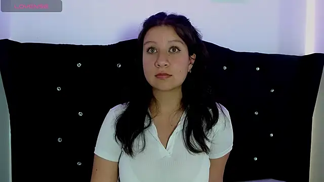 Snapshot of Chloe-love_ chatting on 10-27-25, 02:54 Chloe-love  online show from 10-27-25, 02:54