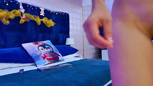 Stacy London online show from 12-19-25, 08:16