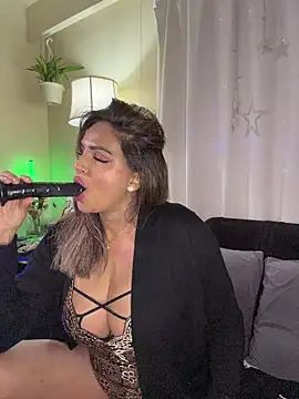 LadyCiaraLux online show from 11-11-25, 04:34