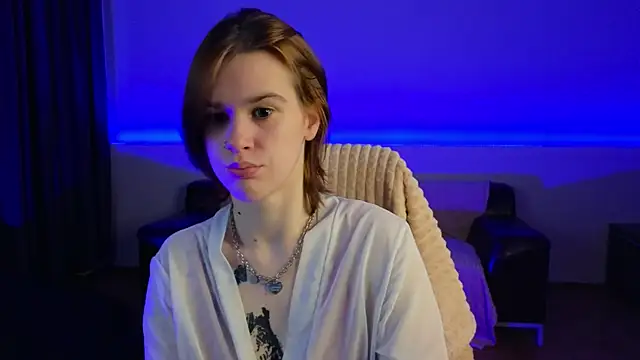 LoraPuffs online show from 06-09-26, 02:17