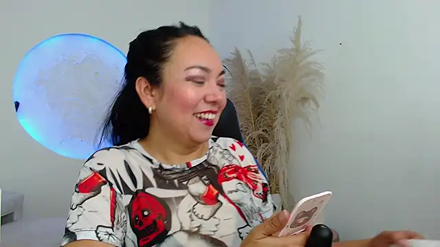 Yadis hot online show from 10-31-25, 08:21