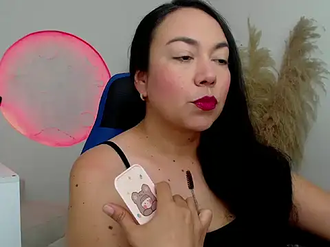 Yadis hot online show from 11-10-25, 09:25