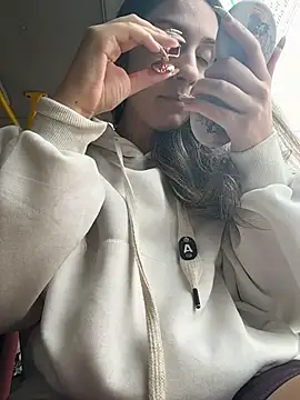 sarah honey   online show from 11-24-25, 03:01