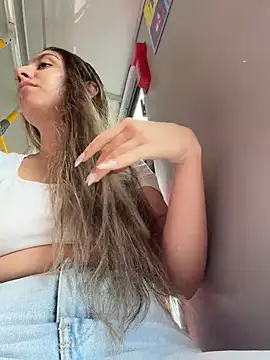 sarah honey   online show from 12-22-25, 03:09