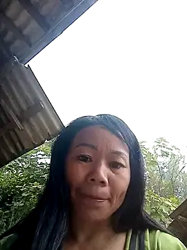 Snapshot of -Heli- chatting on 10-24-25, 05:48 -Heli- online show from 10-24-25, 05:48