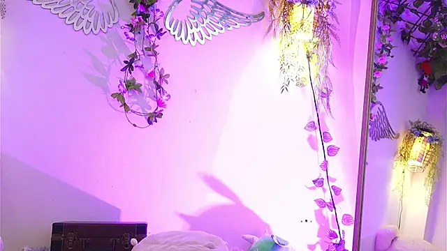 ISA NIXON online show from 11-30-25, 06:12