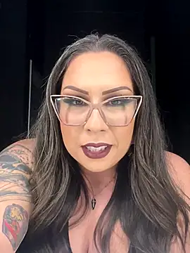 Snapshot of ThatGirlVia chatting on 10-26-25, 08:31 ThatGirlVia online show from 10-26-25, 08:31