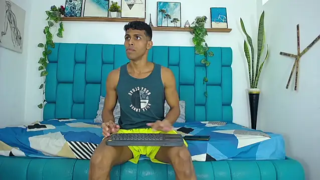 Hot Boys Latinos X online show from 11-25-25, 10:32