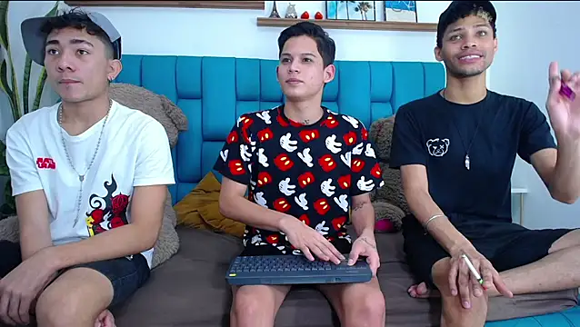 Hot Boys Latinos X online show from 03-01-26, 06:10