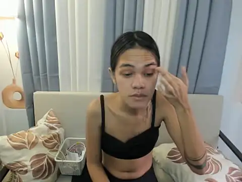 Snapshot of XxBigCockAliyahxX chatting on 11-10-25, 05:17 XxBigCockAliyahxX online show from 11-10-25, 05:17