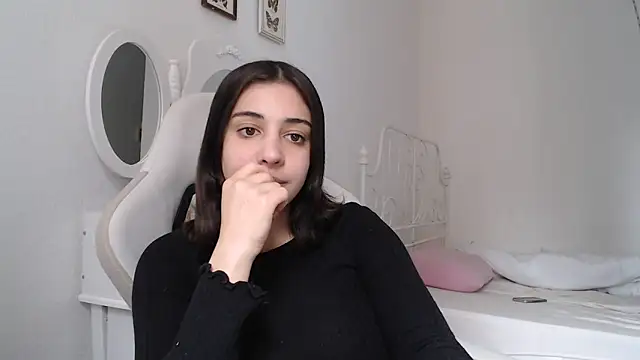 bellefleurrr online show from 04-19-26, 01:43