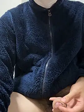 Snapshot of HERO113211 chatting on 10-30-25, 04:19 HERO113211 online show from 10-30-25, 04:19