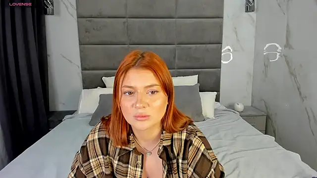 Snapshot of Susie_Porter chatting on 11-06-25, 01:50 Susie Porter online show from 11-06-25, 01:50