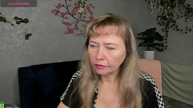 Carla Vogue online show from 11-22-25, 02:54