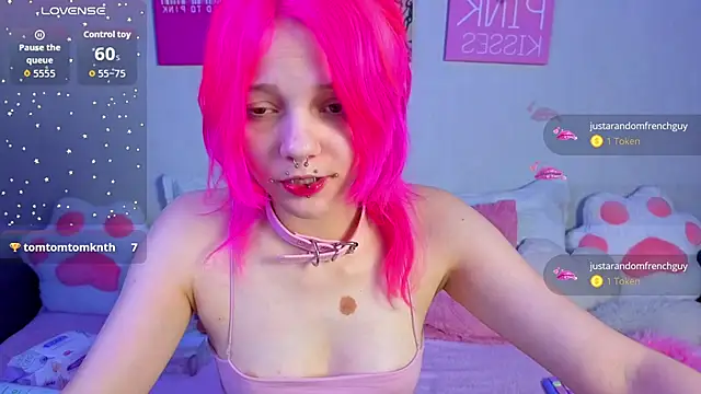 Snapshot of KittieHeart chatting on 05-28-26, 12:19 KittieHeart online show from 05-28-26, 12:19
