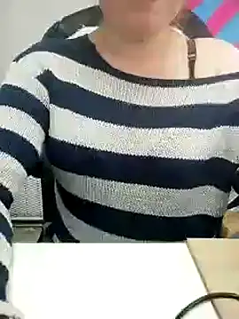Snapshot of Darina_X chatting on 10-25-25, 10:01 Darina X online show from 10-25-25, 10:01