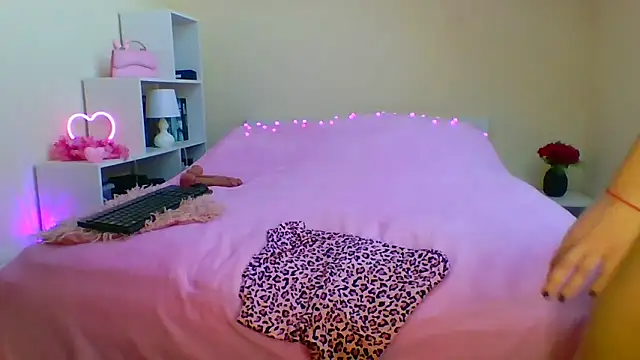 Sofia xd online show from 04-22-26, 08:17