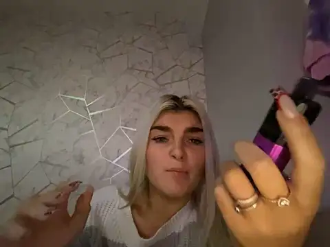 rosie-hipstergal online show from 11-10-25, 11:48