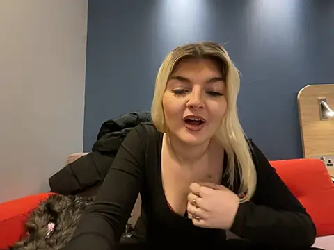 rosie-hipstergal online show from 02-12-26, 06:25