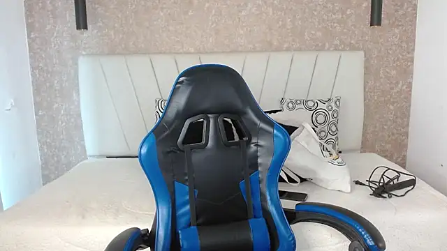 AliceSmity  online show from 04-12-26, 12:10