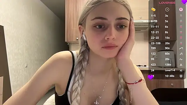 AidaGloshen online show from 05-19-26, 03:07