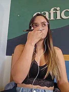 Snapshot of sophie-06 chatting on 11-08-25, 06:29 sophie-06 online show from 11-08-25, 06:29