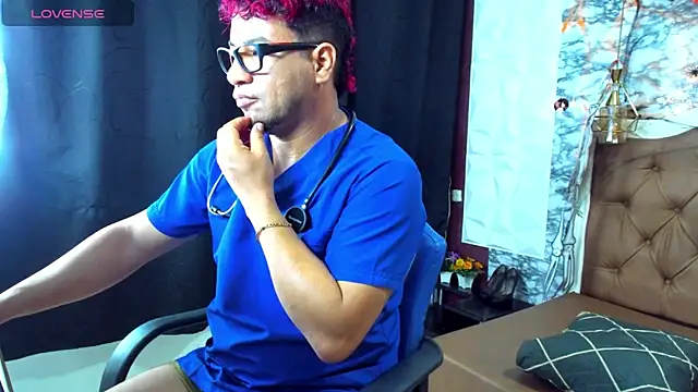 Snapshot of Steven_Thosom chatting on 10-27-25, 11:41 Steven Thosom online show from 10-27-25, 11:41