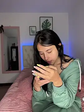 BIJOU SECRET online show from 04-18-26, 04:05