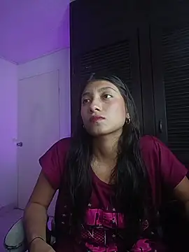 YeseniaRodriguez3 online show from 04-11-26, 07:29