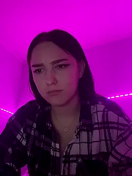 Snapshot of _Sinara_ chatting on 10-28-25, 06:10  Sinara  online show from 10-28-25, 06:10