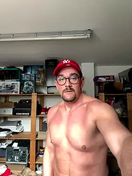 Snapshot of Gentleman_36 chatting on 10-25-25, 08:00 Gentleman 36 online show from 10-25-25, 08:00