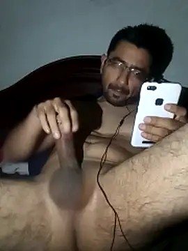 Snapshot of Leocuma82 chatting on 11-23-25, 03:17 Leocuma82 online show from 11-23-25, 03:17