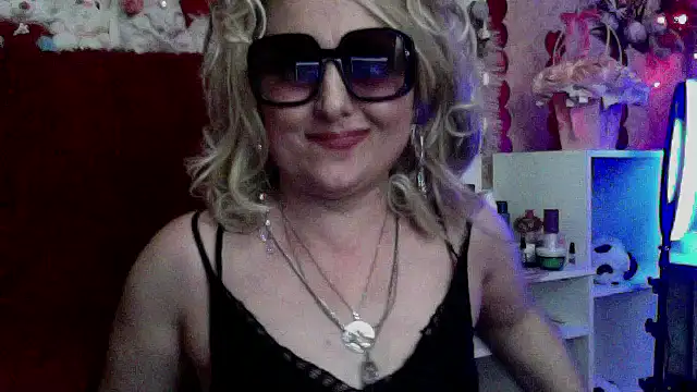 xHot Amazonq online show from 03-26-26, 11:21