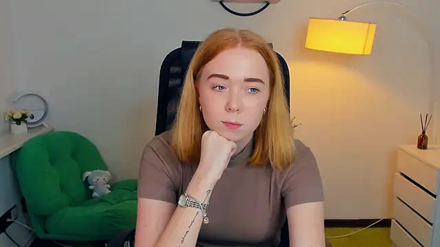 AddieOsler online show from 11-12-25, 08:41