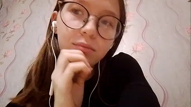 Snapshot of SalenaAhnell chatting on 10-25-25, 05:51 SalenaAhnell online show from 10-25-25, 05:51