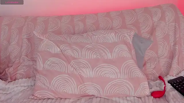 Snapshot of IM_ALLI chatting on 10-27-25, 03:27 IM ALLI online show from 10-27-25, 03:27