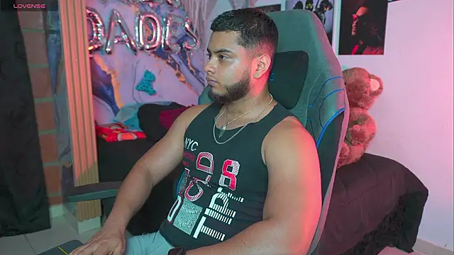 Tiler wolker online show from 03-22-26, 01:42