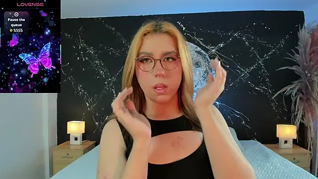 JanneBlossom  online show from 12-13-25, 09:42