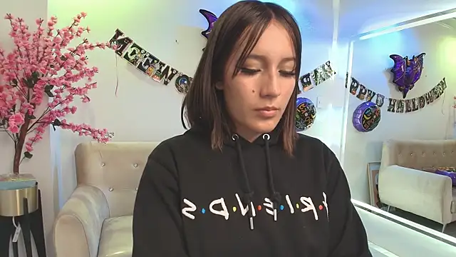 Snapshot of Lili_scott chatting on 10-29-25, 03:20 Lili scott online show from 10-29-25, 03:20