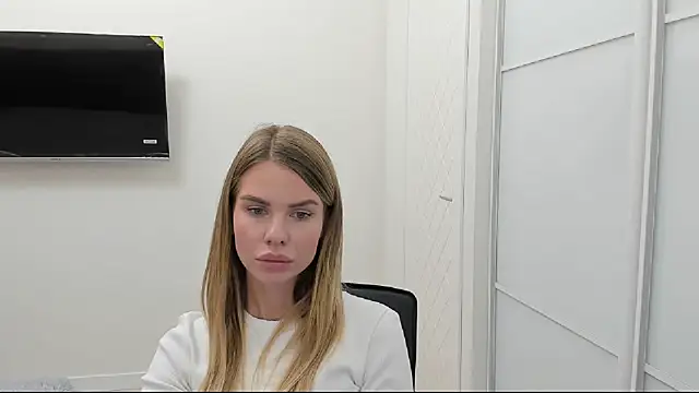 Snapshot of LinaBey chatting on 10-26-25, 04:13 LinaBey online show from 10-26-25, 04:13