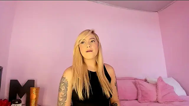 Snapshot of sylvanaLayton chatting on 11-26-25, 03:46 sylvanaLayton online show from 11-26-25, 03:46