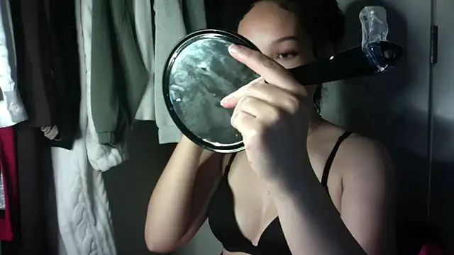 nikkiloveee online show from 12-15-25, 05:55