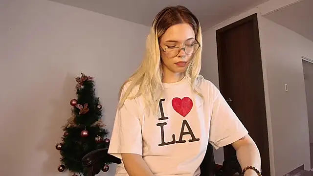 ViolettaAllente online show from 12-20-25, 09:22