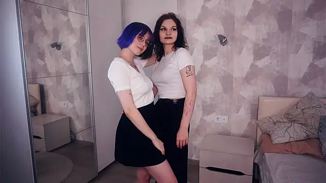 KellePourier online show from 11-19-25, 07:25