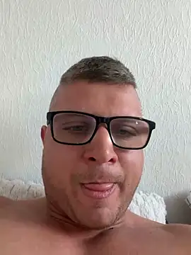 Snapshot of PolishBoy1995 chatting on 05-11-26, 02:45 PolishBoy1995 online show from 05-11-26, 02:45